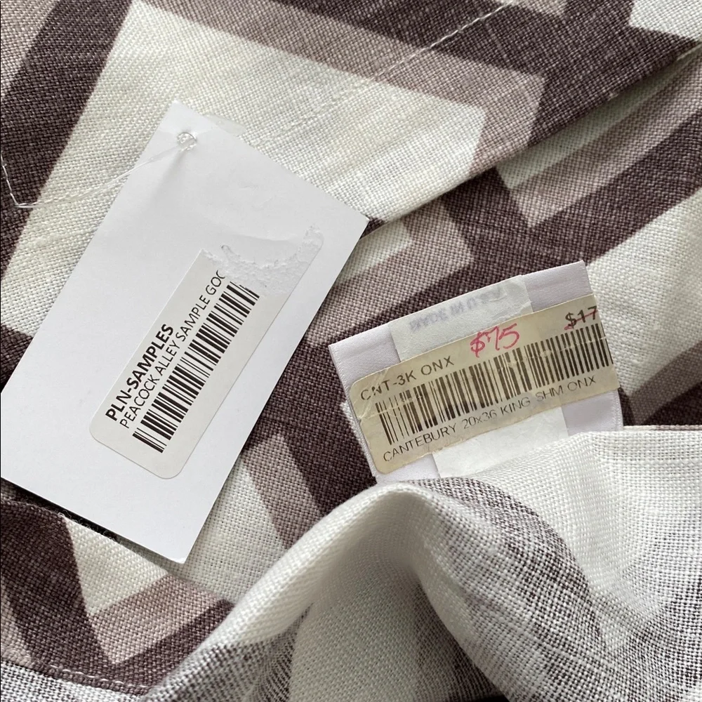 Beautiful Linen Duvet Cover. Queen. 1 King Sham/1 Standard Sham. NWT.